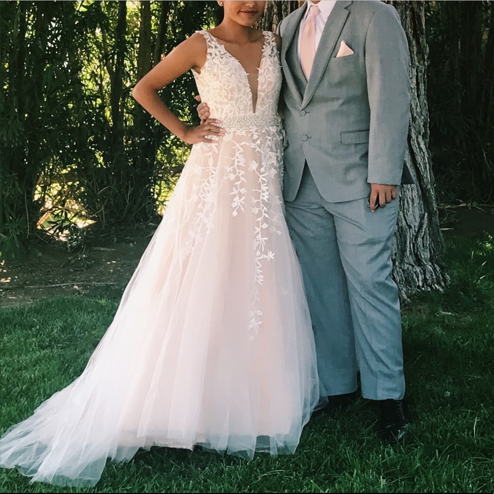 Beautiful Lacy Wedding Dress